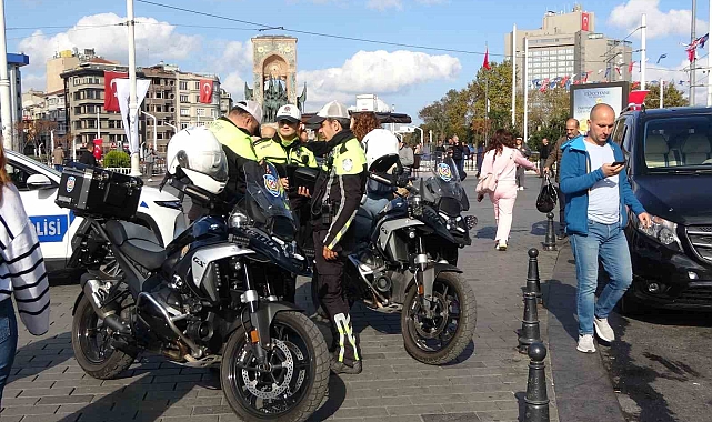 Taksim'de Yaya Yolunu İşgal Eden Motosiklet Sürücülerine Ceza Kesildi