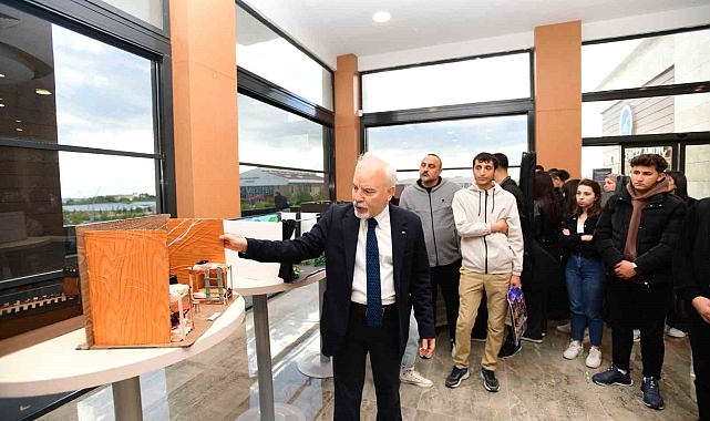 'Tiyatro Dekorları Maket Sergisi' açıldı