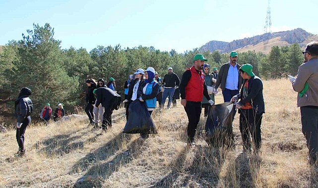 Toprakkale Ormanlık alanında temizlik çalışması yapıldı