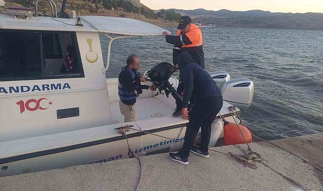 Tunceli'de Keban Barajı'nda mahsur kalan 4 kişi kurtarıldı