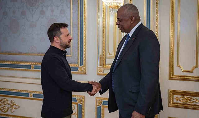 Ukrayna Devlet Başkanı Vladimir Zelenskiy, Austin ile bir araya geldi