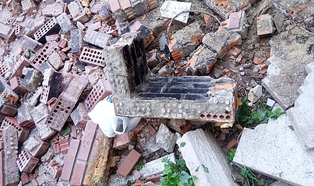 Üzerine şömine devrilen çocuk hayatını kaybetti