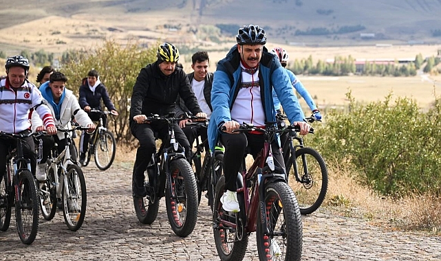 Vali Çiftçi, Aziziye/Mecidiye Tabyasına kadar gençlerle pedal çevirdi