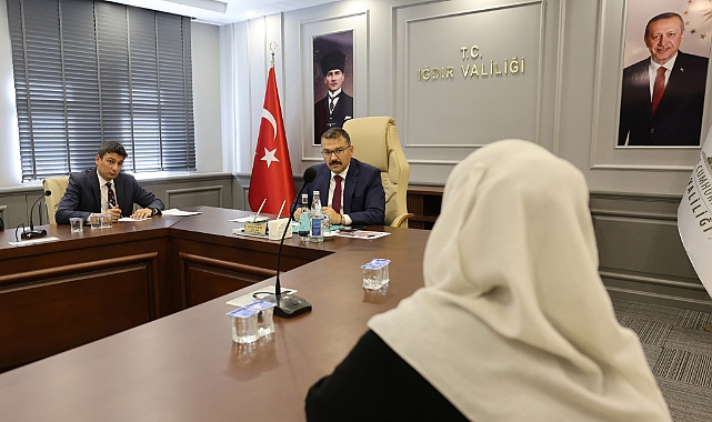 Vali Turan, “Halk Günü” toplantılarında Iğdırlı vatandaşları dinlemeye devam ediyor