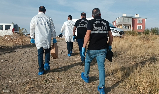 Van Gölü sahilinde kaybolan Rojin'e ait olduğu iddia edilen kıyafet parçaları bulundu