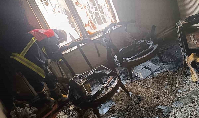 Van'da çıkan yangında bir ev kullanılamaz hale geldi