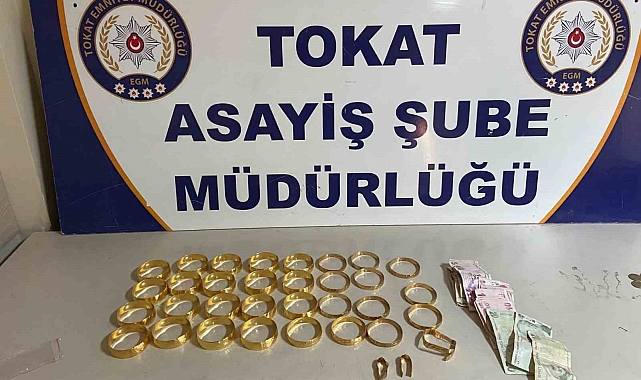 Yabancı uyruklu 2 kişi 34 adet sahte altın bilezikle yakalandı