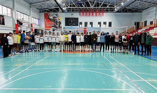 Yakutiye Spor Salonu Gazozuna Voleybol Maçlarına sahne oldu