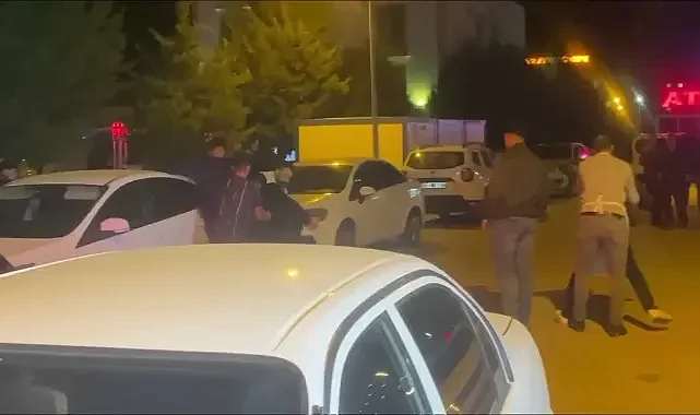 Yere yatırdıkları şahsı öldüresiye dövüp bıçakladılar