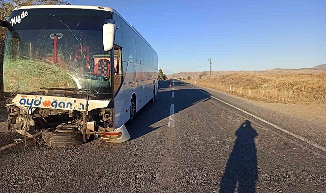 Yolcu otobüsü ile otomobil çarpıştı, 1 kişi hayatını kaybetti