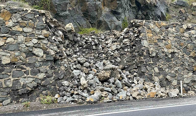 Zonguldak'ta aşırı yağışlar sonrası kara yolunda istinat duvarı yıkıldı