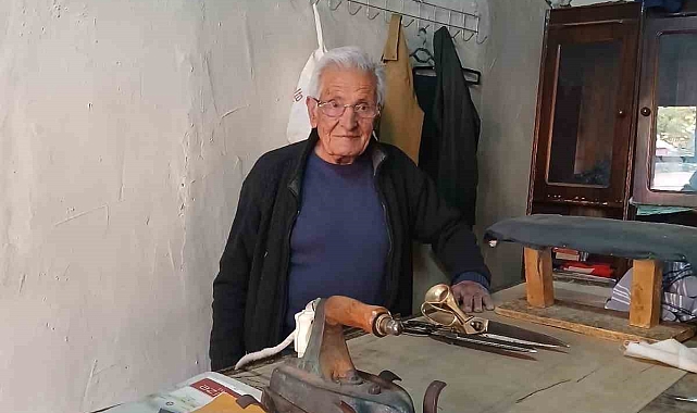 73 yıllık terzi mesleğine son verdi