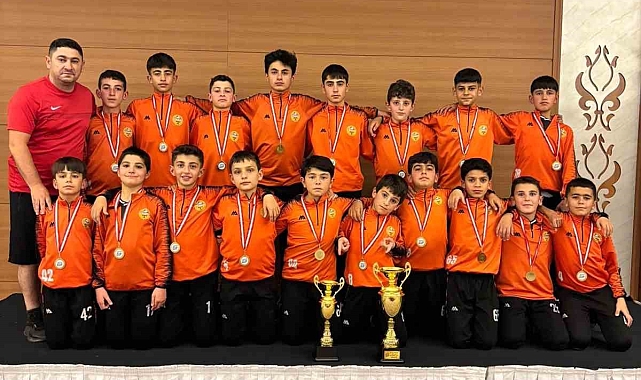 Academy Cup'a katılan Yıldızkent Spor Kulübü Futbol Takımı şampiyon oldu