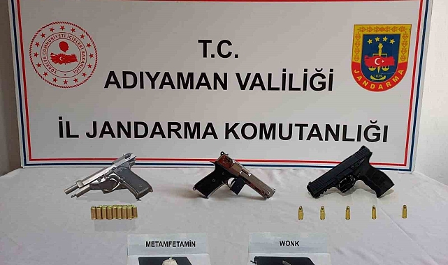 Adıyaman'da yol uygulamasında silah ve uyuşturucu ele geçirildi