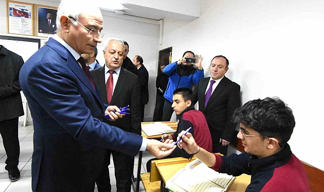 AK Parti Genel Başkan Vekili, yıllar önce mezun olduğu Erzurum İmam Hatip Lisesini ziyaret etti