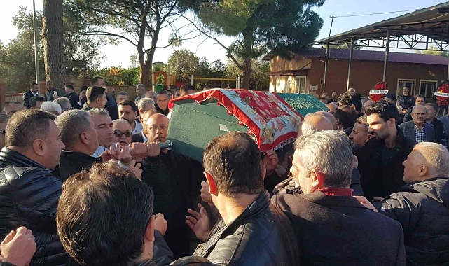 AK Parti ilçe eski başkanı Av. Mustafa Abak'ın annesi son yolculuğuna uğurlandı