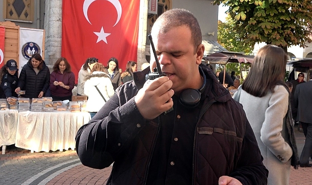Bartın'da down sendromlu genç polis telsizi ile anons yaptı