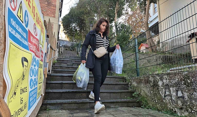 Bartın'da tıkanan rögar nedeniyle merdivenler şelaleye döndü