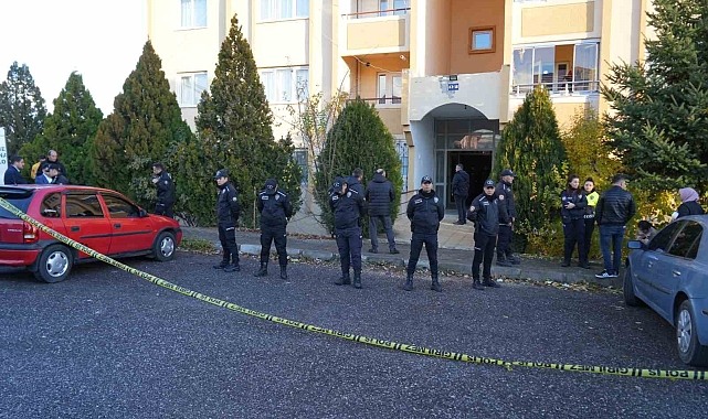 Bir evde 2 kişinin cansız bedeni bulundu