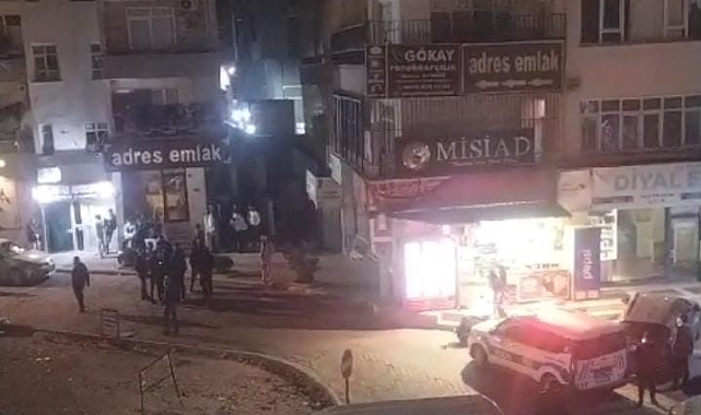 Bir kadın evinde boğazı kesilmiş halde ölü bulundu