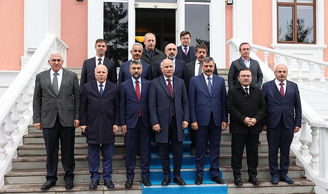 "Biz eser siyaseti yapıyoruz, konser siyaseti yapmıyoruz"