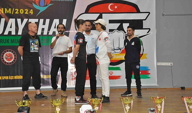 Bulanık'ta 'Muaythai Fight Night' müsabakaları öncesinde sporcular birbiriyle tanıştı