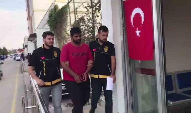 Çakmak ışığında tekel bayiyi soydu