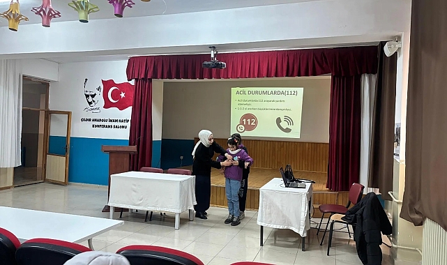 Çıldır Devlet Hastanesi Görevlileri tarafından öğrencilere sağlık eğitimi