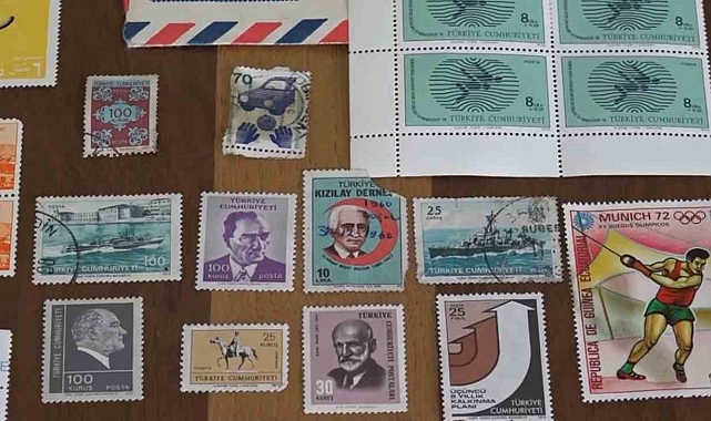 Çocukluğunda posta pullarına duyduğu ilgiyi koleksiyona dönüştürdü