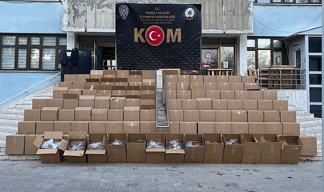 Denizli'de şüpheli bir tırdan 2,4 ton kaçak tütün çıktı