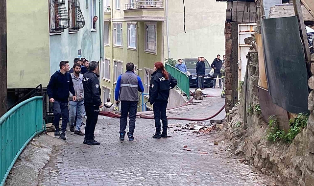 Doğal gaz borusu patladı yükselen alevler tek katlı evin çatısına sirayet etti