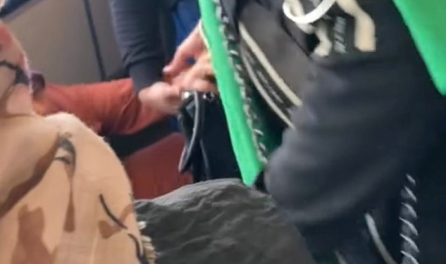 Duyarsız yolcular, yaşlı kadına toplu taşımada yer vermeyince baygınlık geçirdi
