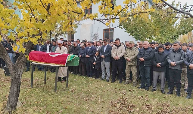 Erciş'te silahlı saldırıda ölen hastane görevlisi toprağa verildi