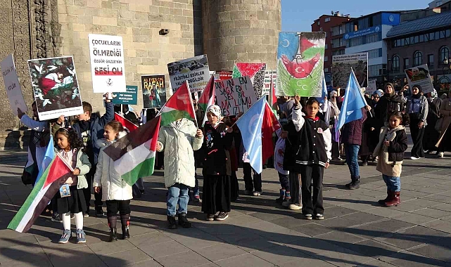 Erzurum'da sağlık çalışanları protesto yürüyüşlerini 51'nci haftada da sürdürdü