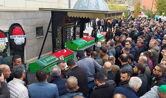Erzurum'da trafik kazasında vefat eden üç arkadaş gözyaşlarıyla uğurlandı