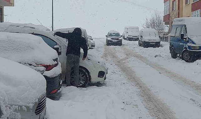Erzurum'u kar esir aldı