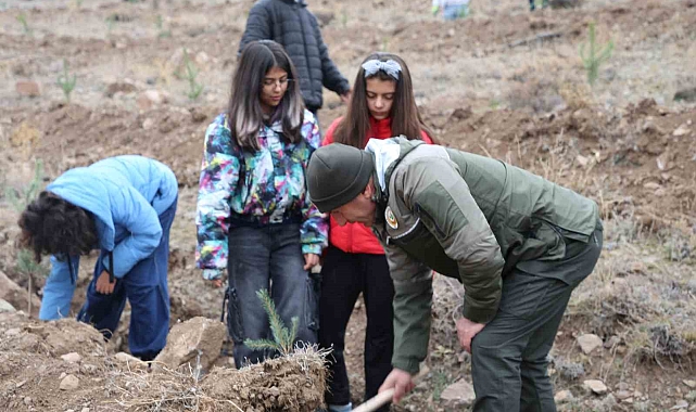 Erzurum'unda dahil olduğu 6 ilde 56 bin 500 fidan toprakla buluştu