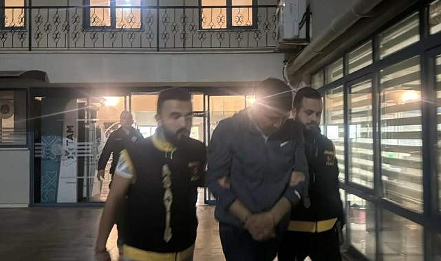 Eşini bıçaklayarak öldüren şahıs, sevk edildiği mahkemece tutuklandı