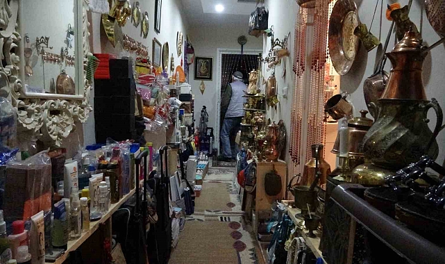 Evinin her köşesi 'hediyelik eşya' ile dolu
