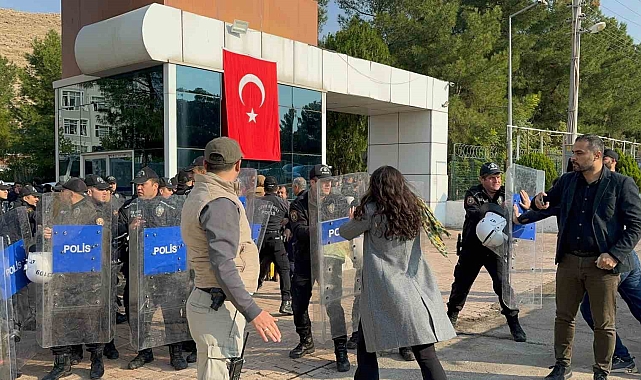 "Halk iradesini tanımayanlara karşı elbette ki tepkimizi ortaya koyuyoruz, ortaya koyacağız"