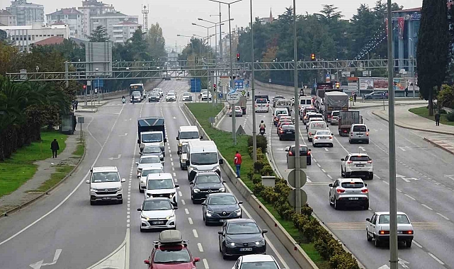 Hayatlarını riske atan vatandaşlar, üst geçit yapılmasını talep ediyor