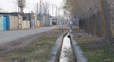 Iğdır'da toprak kanallar betonarme kanallara dönüştürülme projesi devem ediyor