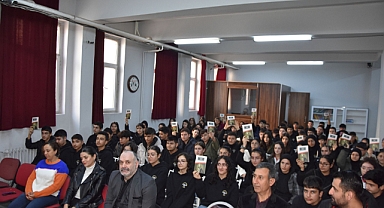 Iğdır Okuyor, Hedefi Yükseliyor" Projesi Kapsamında İlk Kitap Tahlili Etkinliği Gerçekleşti