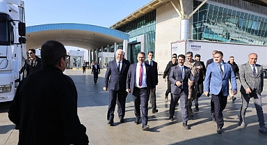 Iğdır Valisi Ercan Turan Gümrükte tır şoförlerini dinledi