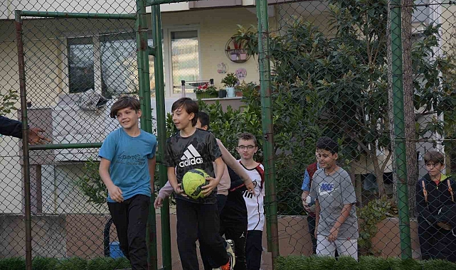 "İlçemizdeki tüm halı sahalar yenilenecek"