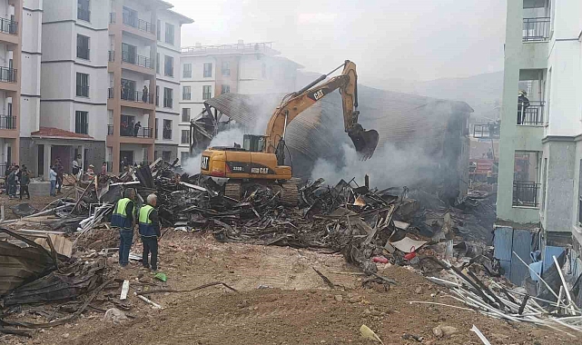 İşçilerin kaldığı konteynerde yangın çıktı