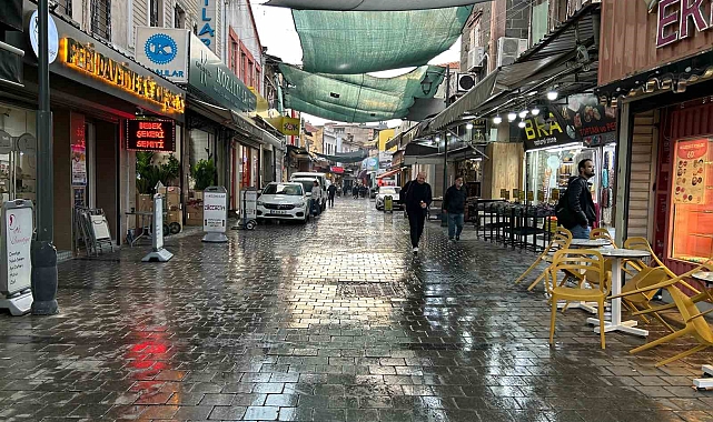 İzmir'de sağanak etkili oldu