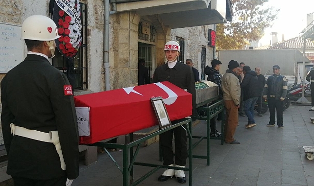 Kanser nedeniyle hayatını kaybeden emekli astsubay ve emekli polis memuru toprağa verildi
