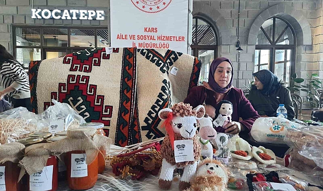 Kars'ta 25 Kasım Kadına Yönelik Şiddetle Mücadele Günü" dolayısıyla kadına şiddete dikkat çekildi