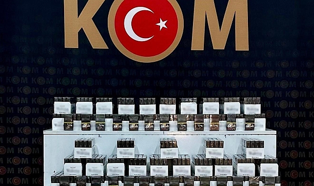 Kars'ta kaçakçılık operasyonunda kaçak içki ve cep telefonu ele geçirildi